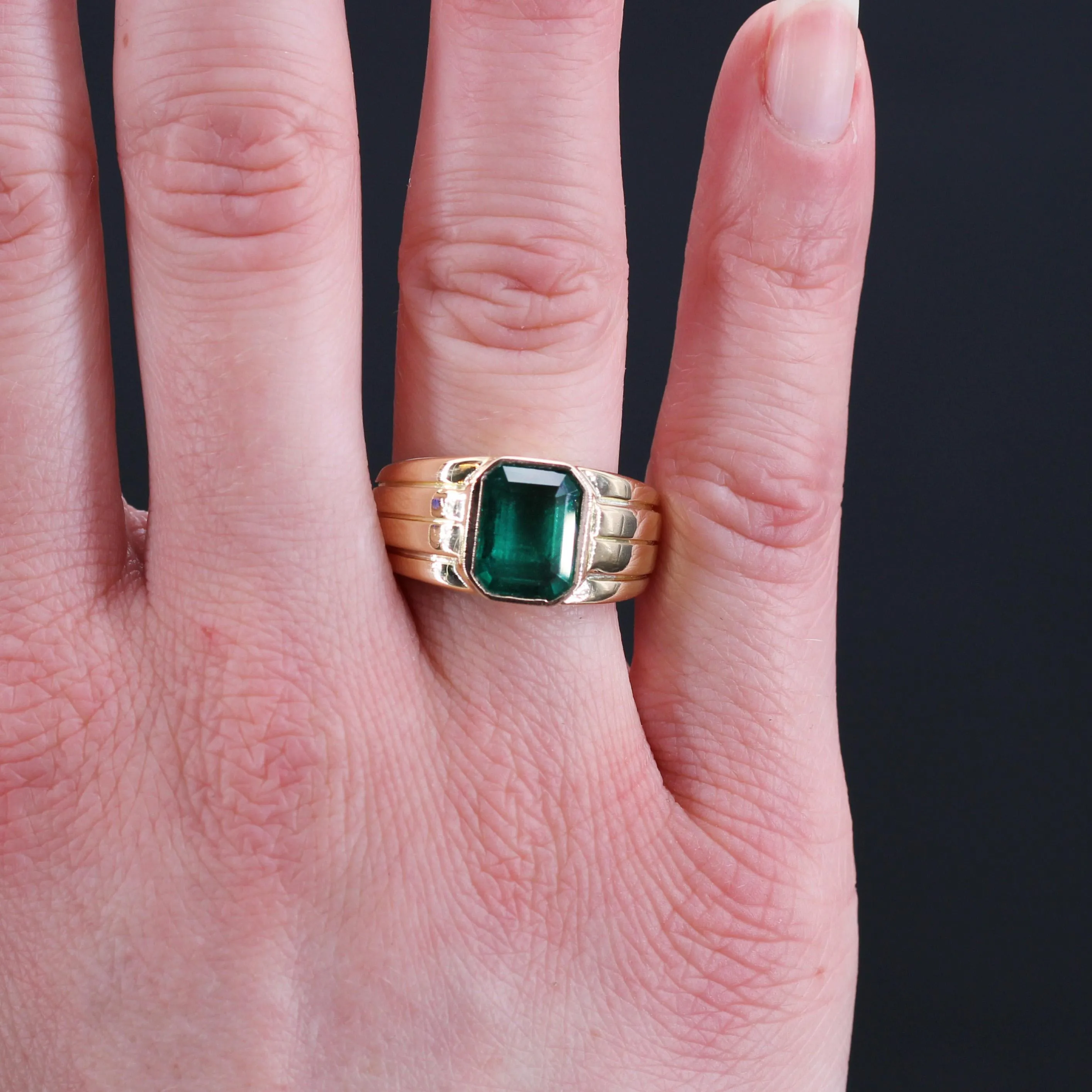 1950s Certified 2.92 Carat Emerald 18 Karat Yellow Gold Ring